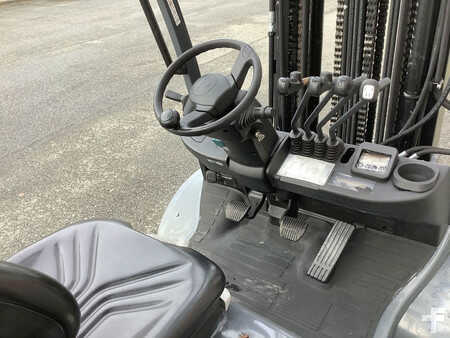 Chariots élévateurs GPL 2018  Toyota 02-8FGJF35 (3)