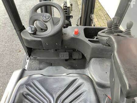 Elektryczne 3-kołowe 2012  Linde E18-01 (3)