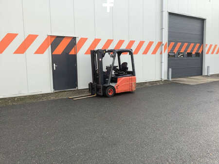 Elektryczne 3-kołowe 2012  Linde E18-01 (5)