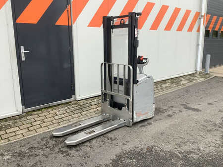 Ruční vysokozdvižný vozík 2011  Linde L14 (1)