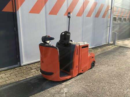 Terminálový traktor 2018  Linde P30 (1)