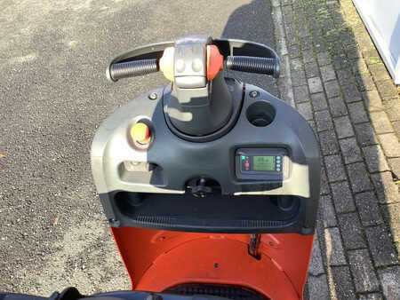 Terminálový traktor 2018  Linde P30 (3)