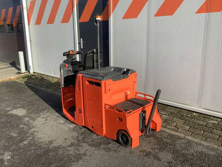 Terminálový traktor 2018  Linde P30 (2)