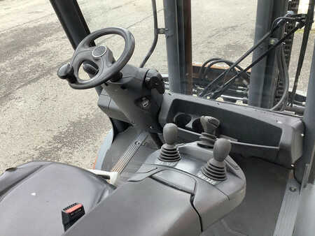 Wózki widłowe diesel 2013  Linde H30D-02 (3)