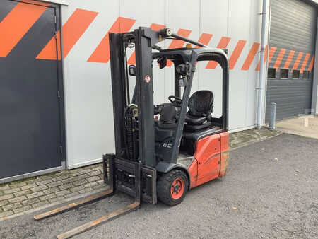 Elektryczne 3-kołowe 2011 Linde E12-01 (1)