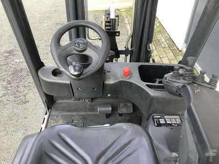 Elektryczne 3-kołowe 2011  Linde E12-01 (3)