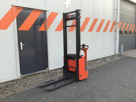 Stacker pedestre 2019  Linde L12 (1)