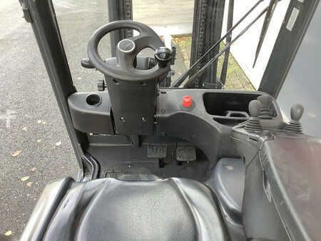 Elektryczne 4-kołowe 2021  Linde E16PH-02 (3)