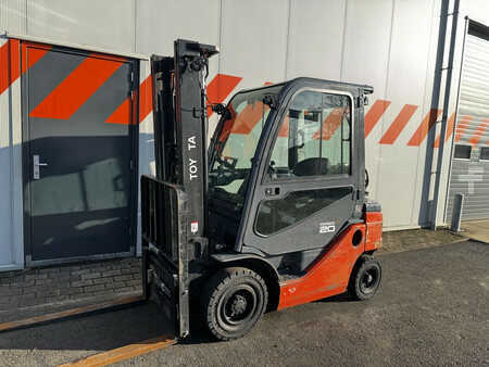 Gázüzemű targoncák 2021  Toyota 06-8FG20F (1)