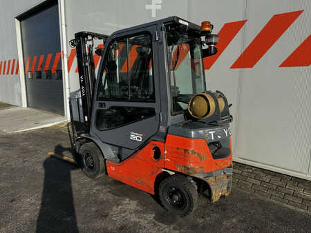 Gázüzemű targoncák 2021  Toyota 06-8FG20F (2)