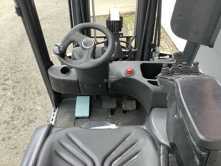 Carrelli elettrici 4 ruote 2018 Linde E16P-02 (3)