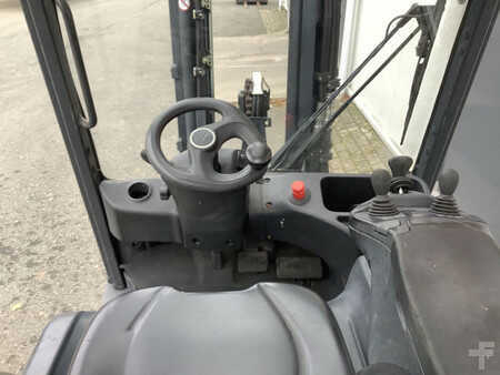 Carrelli elettrici 4 ruote 2012 Linde E25-01 (3)