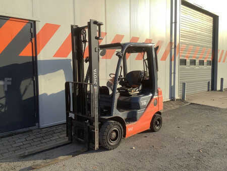 Gázüzemű targoncák 2019  Toyota 02-8FGF18 (1)