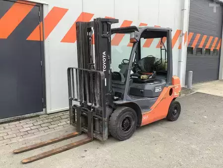 Treibgasstapler 2018  Toyota 02-8FGF20 (1)