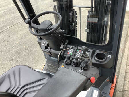 El truck - 3 hjulet 2016  Toyota 8FBE15T (3)