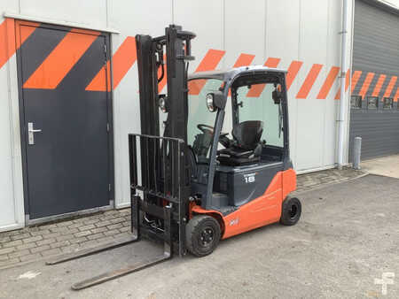 Elektromos 4 kerekű 2018  Toyota 8FBM18T (1)