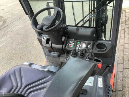 Elektromos 4 kerekű 2018  Toyota 8FBM18T (3)