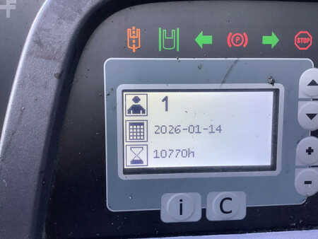 Carrelli retrattili 2016 BT RRE160 (4)