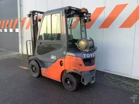 Gas gaffeltruck 2022  Toyota 06-8FG20F (2)