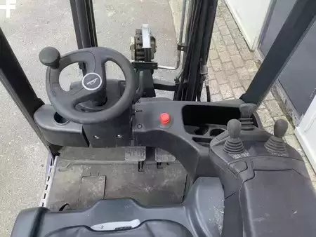 Eléctrica de 3 ruedas 2014  Linde E15-02 (3)