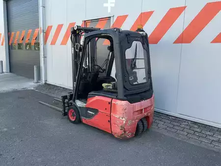 3-wiel elektrische heftrucks  Linde E16C-02 (2)
