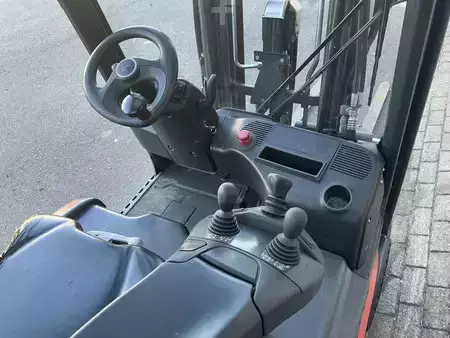 3-wiel elektrische heftrucks  Linde E16C-02 (3)