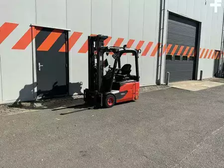 3-wiel elektrische heftrucks  Linde E16-02 (5)