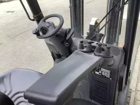 LPG Forklifts 2010  Linde H20T-01 (3)