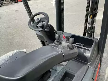 Elektro 4 Rad 2015  Linde E25L-01 (3)