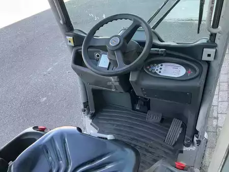 Terminálový traktor  Still LTX70 (3)
