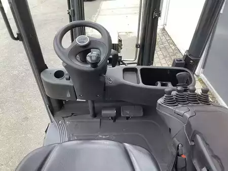 LPG Forklifts 2015  Linde H20T-01 (3)