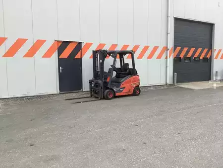 LPG Forklifts 2015  Linde H20T-01 (5)