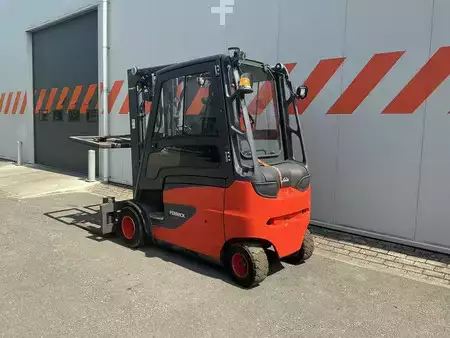 Eléctrico - 4 rodas 2015  Linde E35HL-01 (2)