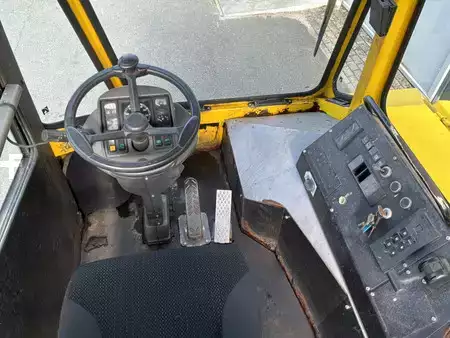 Trator de terminal  MOL YT200/4x2 (3)