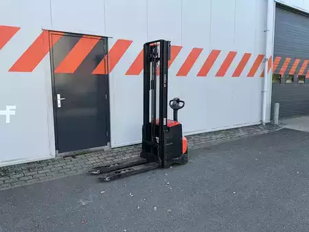 Wózek wysokiego podnoszenia 2020  BT SWE120 (1)