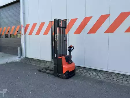 Wózek wysokiego podnoszenia 2020  BT SWE120 (2)