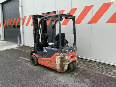 Eléctrica de 3 ruedas  Toyota 8FBE20T (2)