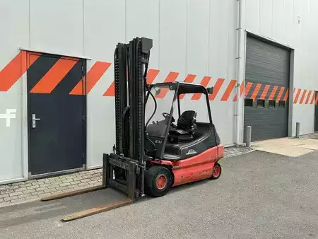 Elektro 4 Rad 2005  Linde E30-02 (1)