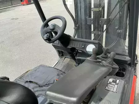 Elektro 4 Rad 2005  Linde E30-02 (3)