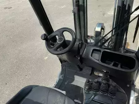 Gázüzemű targoncák 2017  Linde H16T-01 (3)