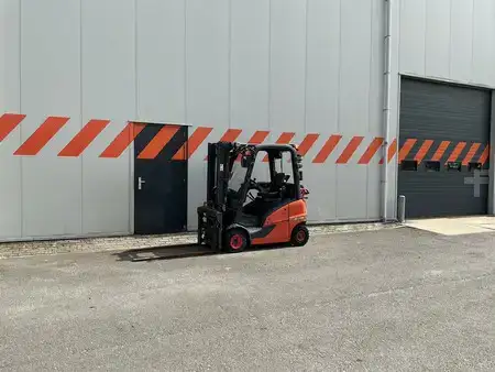 Gázüzemű targoncák 2017  Linde H16T-01 (5)