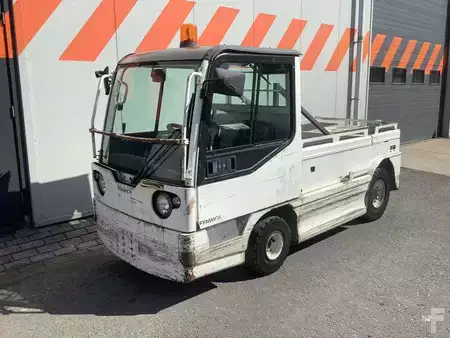 Terminálový traktor  Linde P250 (1)