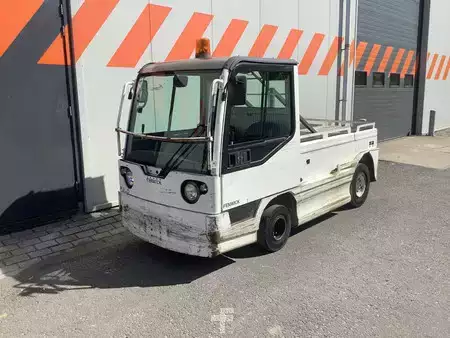 Terminálový traktor  Linde P250 (1)