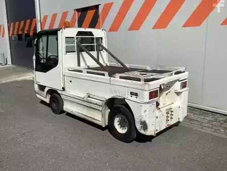 Terminálový traktor  Linde P250 (2)