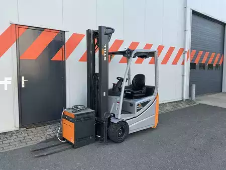 Carrelli elettrici 3 ruote  Still RX20-14C (1)