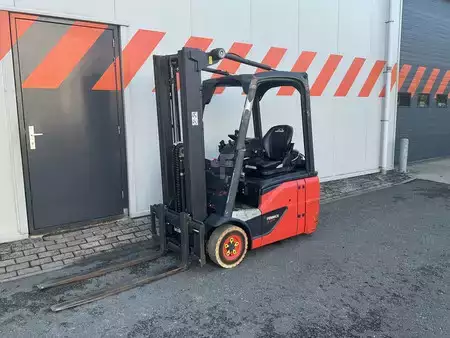 Carrelli elettrici 3 ruote 2015  Linde E16C-02 (1)