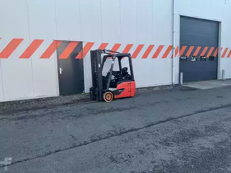 Carrelli elettrici 3 ruote 2015  Linde E16C-02 (5)
