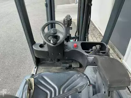 Eléctrica de 3 ruedas  Linde E18L-00 (3)