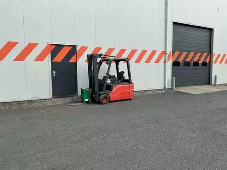 Eléctrica de 3 ruedas  Linde E18L-00 (4)