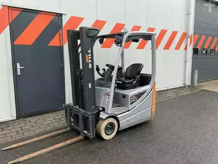 Eléctrica de 3 ruedas  Still RX 20-14C (1)